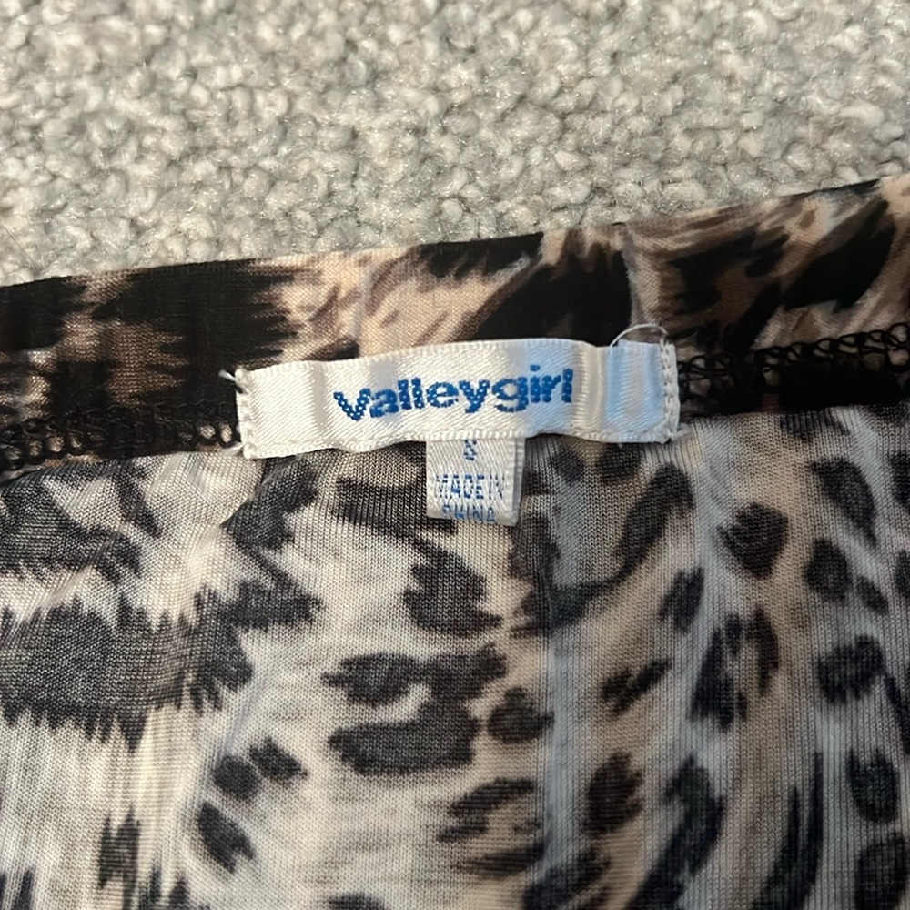 Leopard print halter top by Australian brand size s 🐆 - Picture 10 of 10